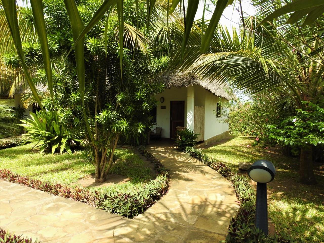 Sheba Cottages - Diani Beach Exteriör bild