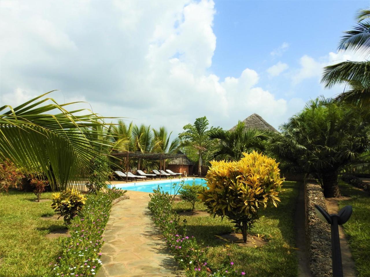 Sheba Cottages - Diani Beach Exteriör bild